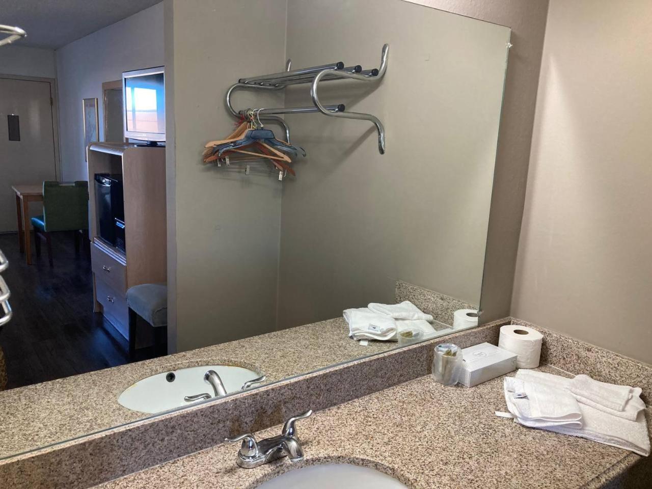 Tree Inn & Suites Albuquerque Bagian luar foto