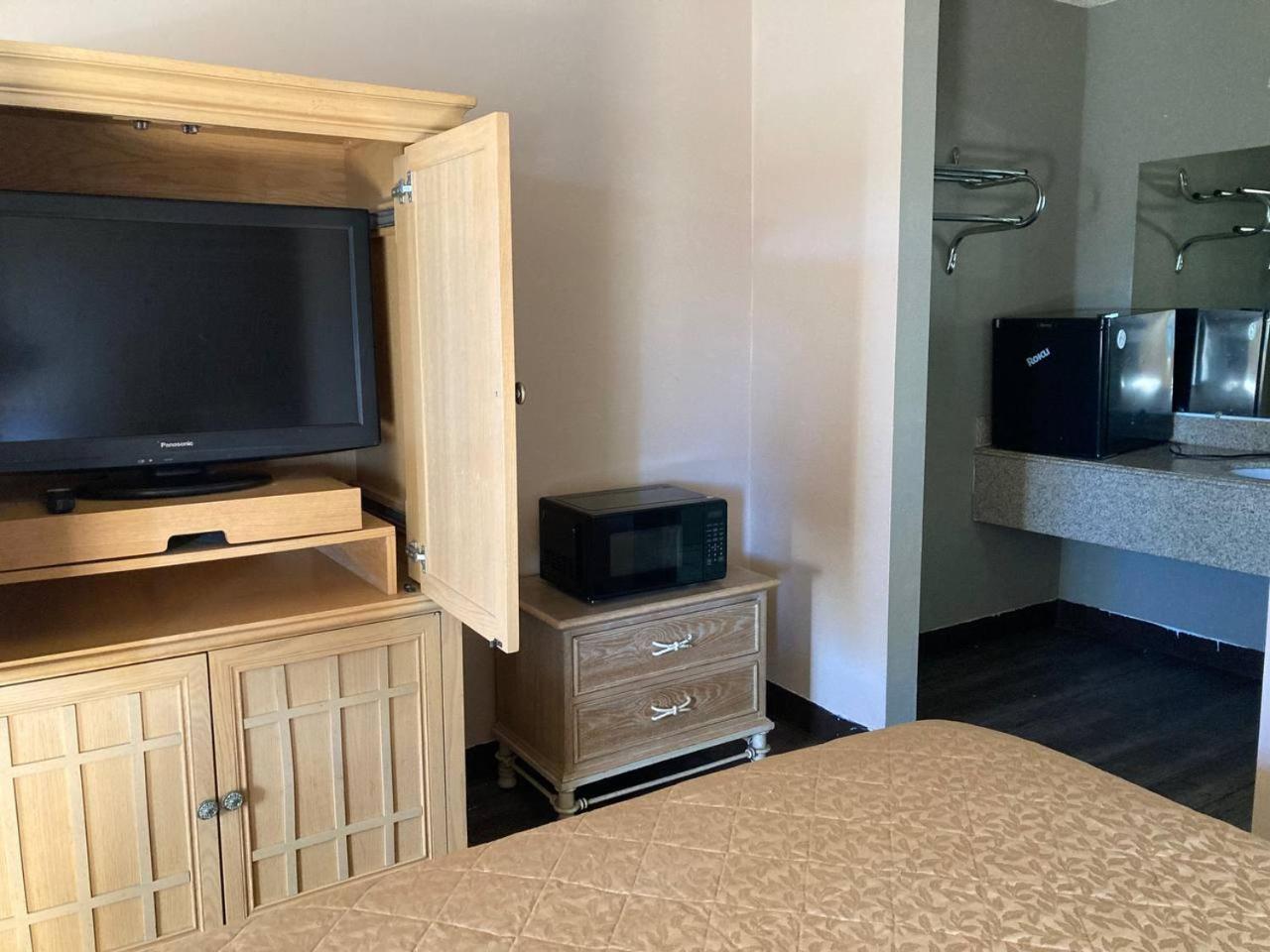 Tree Inn & Suites Albuquerque Bagian luar foto